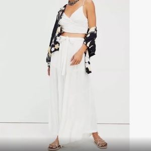 Beachy bridal dreams! Free People Sun Set in white - size medium, worn once